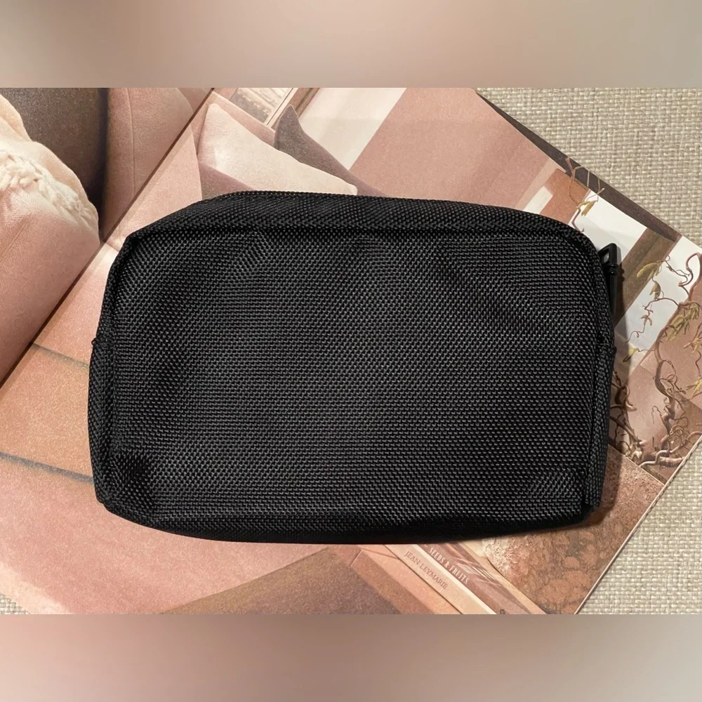 Tumi For Delta Unisex Toiletry Case/Cosmetic Pouch/Accessory Case Black/Red Logo
